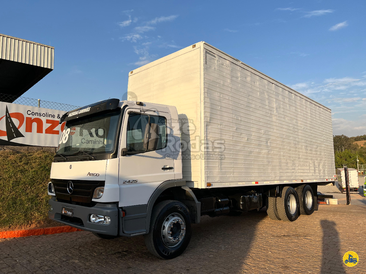 CAMINHAO MERCEDES-BENZ MB 2425 Baú Furgão Truck 6x2 Onze Rodas Caminhões e Utilitários ITATIBA SÃO PAULO SP